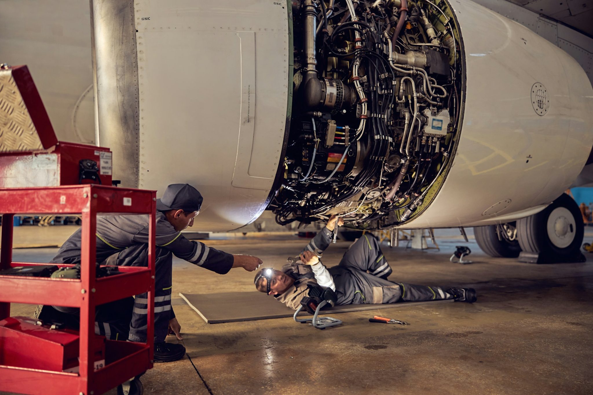 Flight safety unveiled: behind-the-scenes maintenance that keeps planes safe