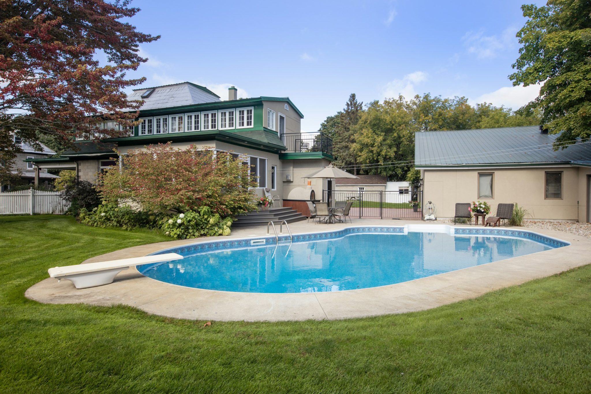 6 advantages of having a pool in your backyard