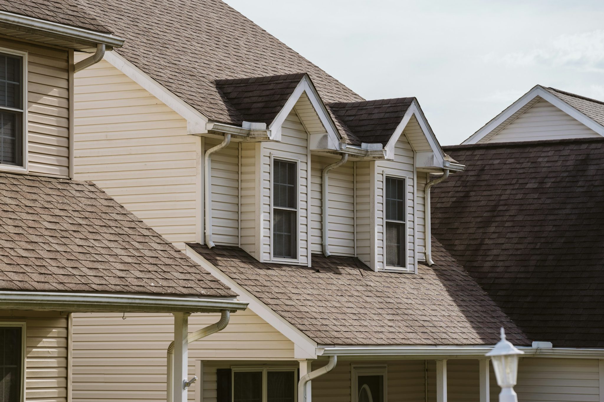 How to choose the right professional roofing solution for your home’s needs